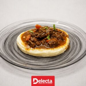 Goulash de res Delecta y puré de papa